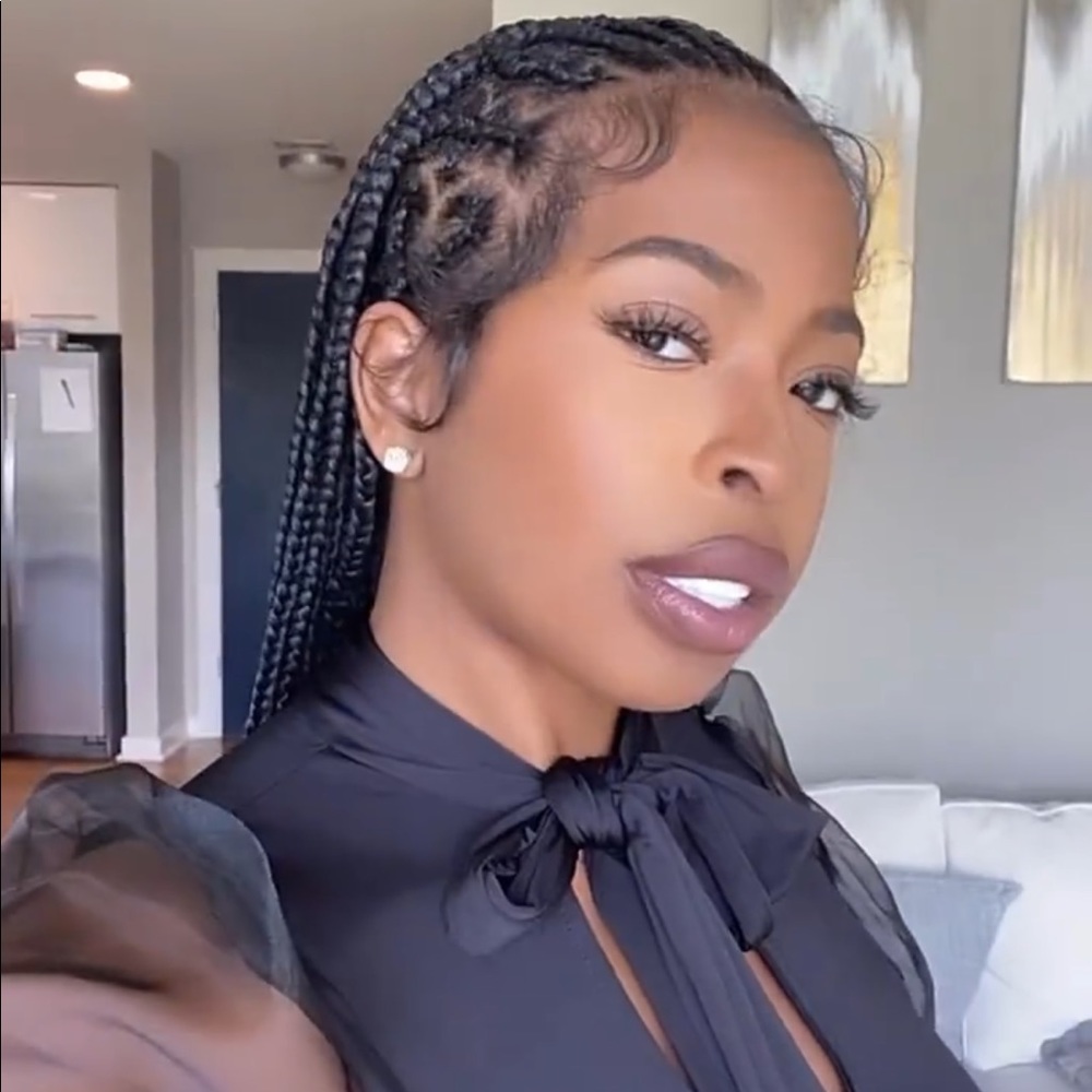 Meet your Posher, Monita